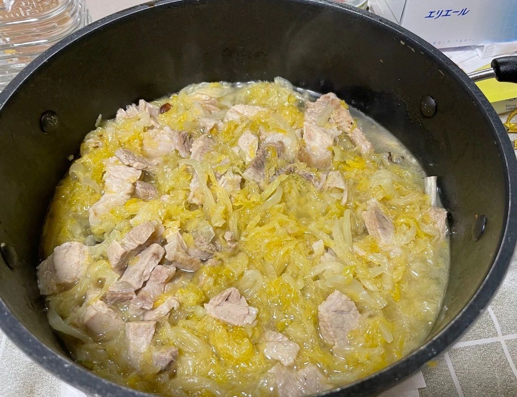 「菜谱记录」猪肉炖酸菜 材料: 	 猪肉(五花肉),东北酸菜(白菜),八角