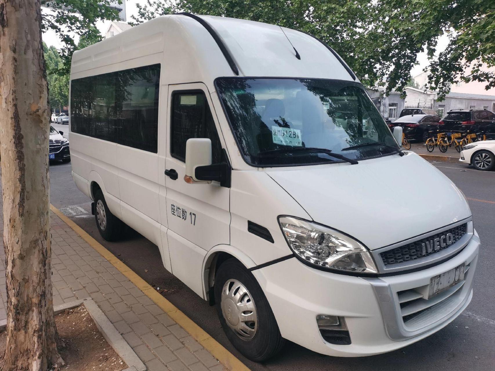 17座依维柯宝迪3.0t柴油国五.16年宝迪9万公里,17座单位一手班车