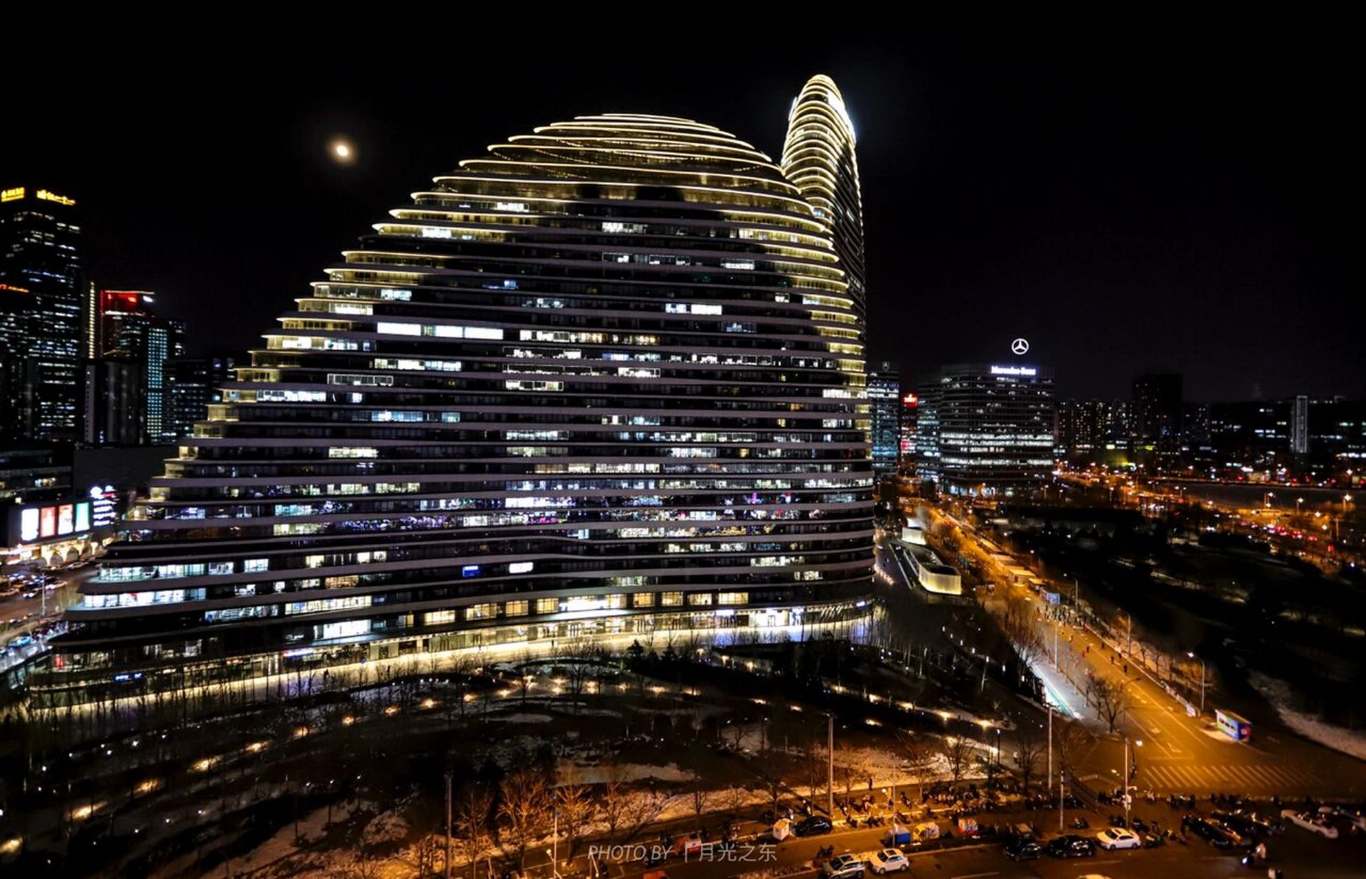 其实肯对着地图找的话,总能找到不一样的角度来拍摄望京soho,机位在合