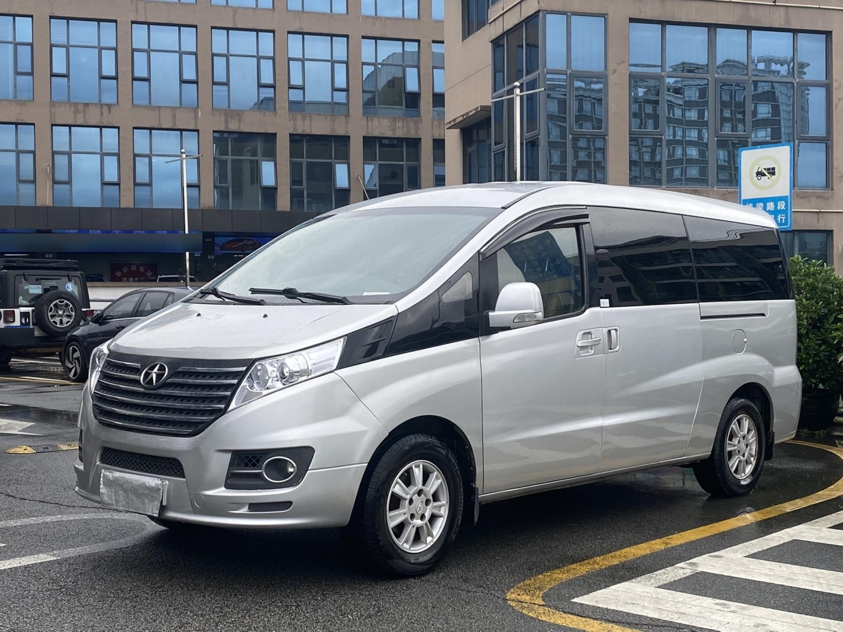 2万多柴油大面包车.瑞风m5,1.