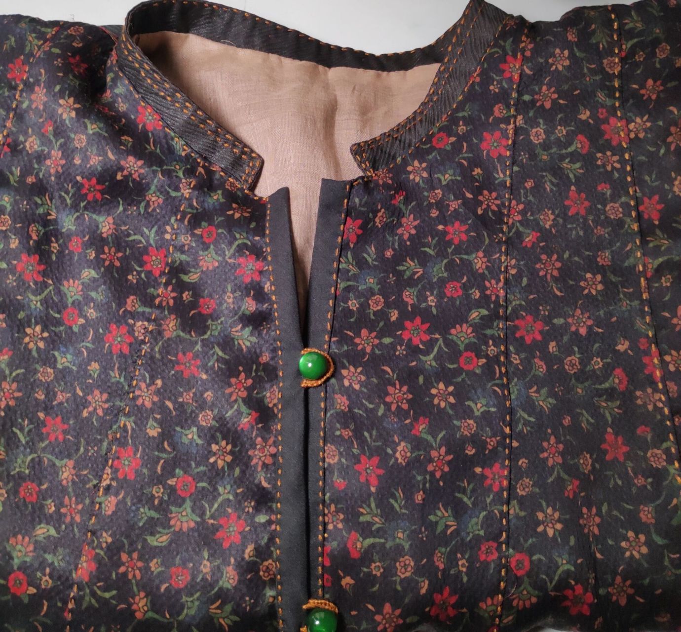 拼布成衣入魔了(退休生活) 小条的香云纱刀口布,没想到拼着拼着竟然成