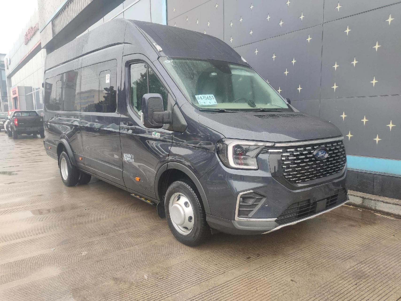 全顺t8加长轴17座福特17座江铃福特