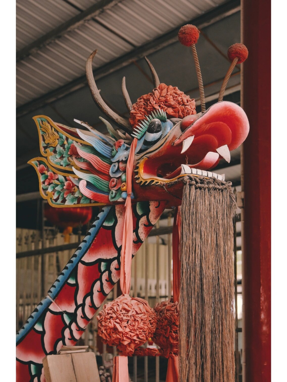 潮汕人文 人文纪实 木雕工艺 传统龙舟 很久没有龙舟活动 	 做工精美