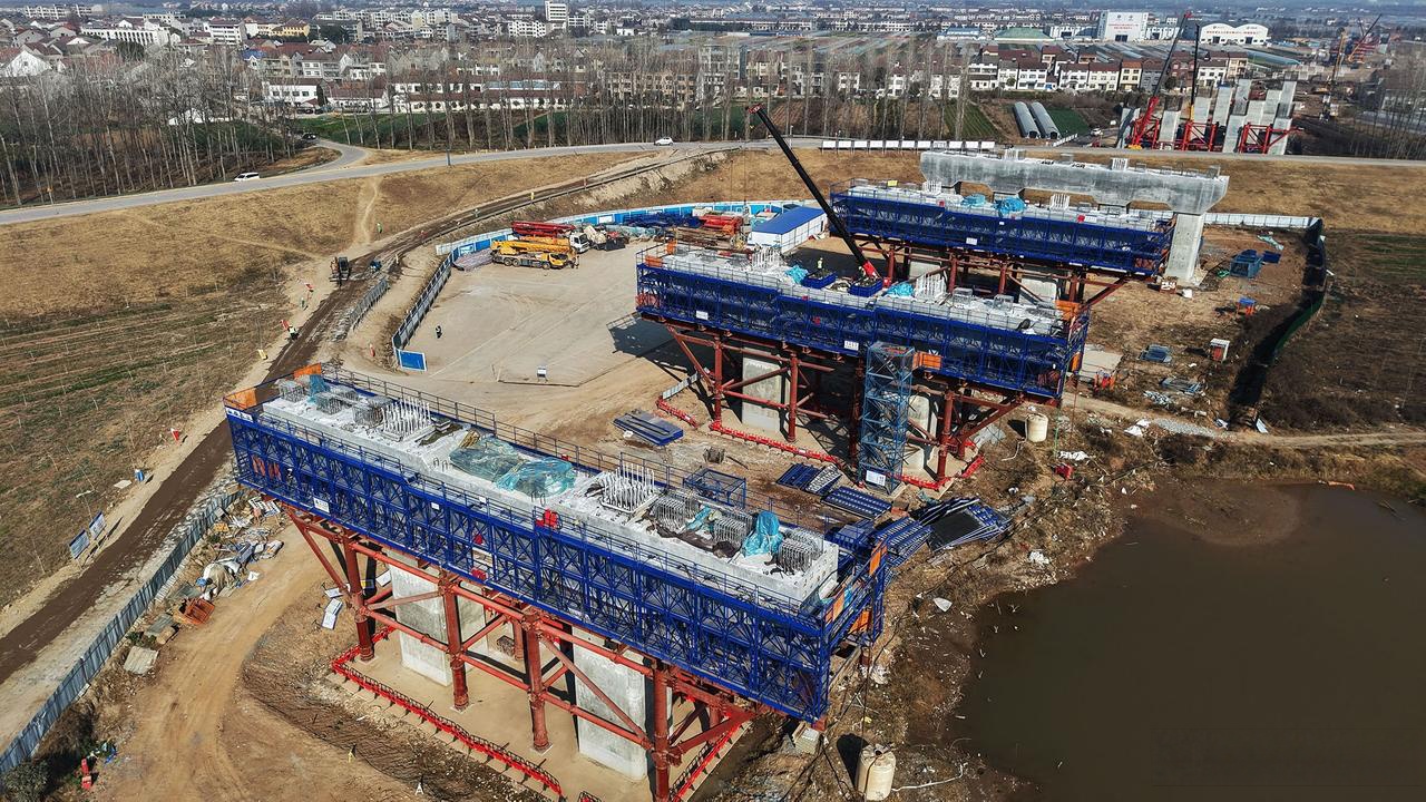 李埠镇长江公铁大桥1月16日上午,位于荆州区李埠镇长江公铁大桥引桥