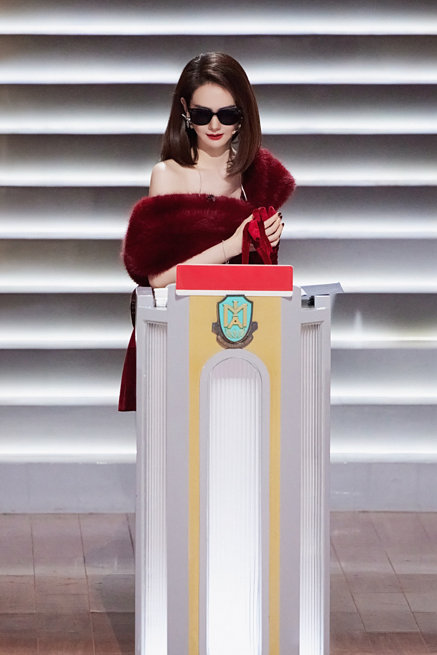 戚薇超话 "薇薇"之光,步步生香97#火星情报局# 收官现场图送达97