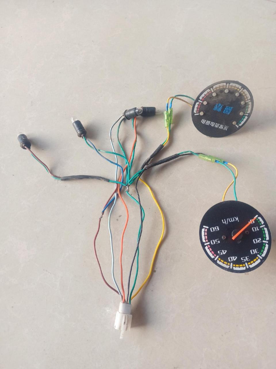 电动三轮车六孔插件仪表线束解析