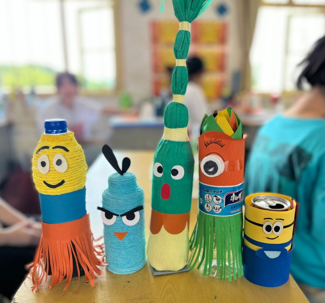 我为瓶子穿新衣学前教育环创手工教学