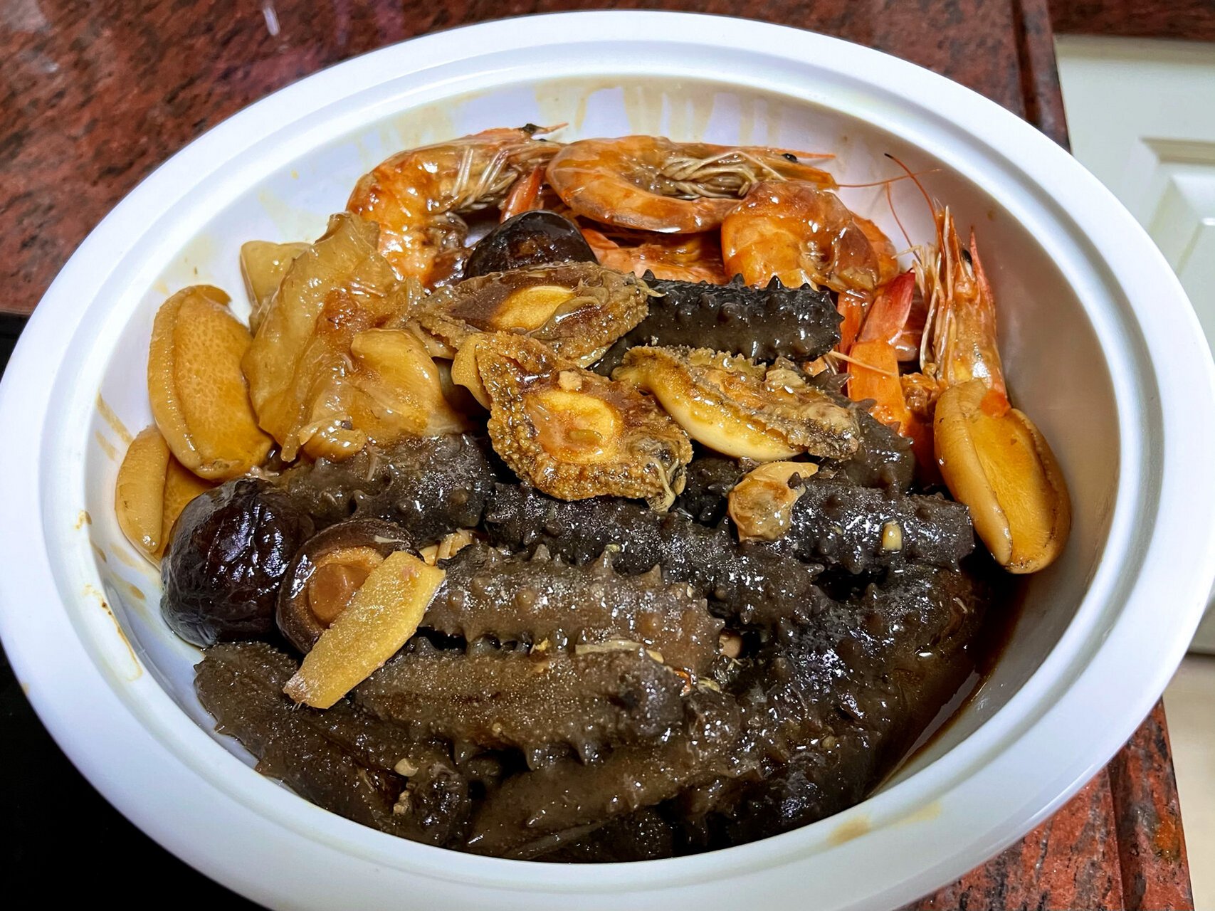 骨胶原满满的海参焖鲍鱼花胶鸡煲 广州最近全民抗疫 天天在家 今晚