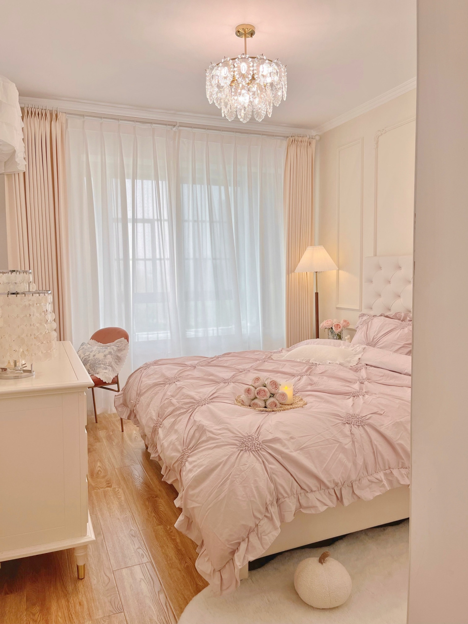 听我一句劝～12㎡小户型卧室这样布置真的好美 卧室12平左右,面积不大