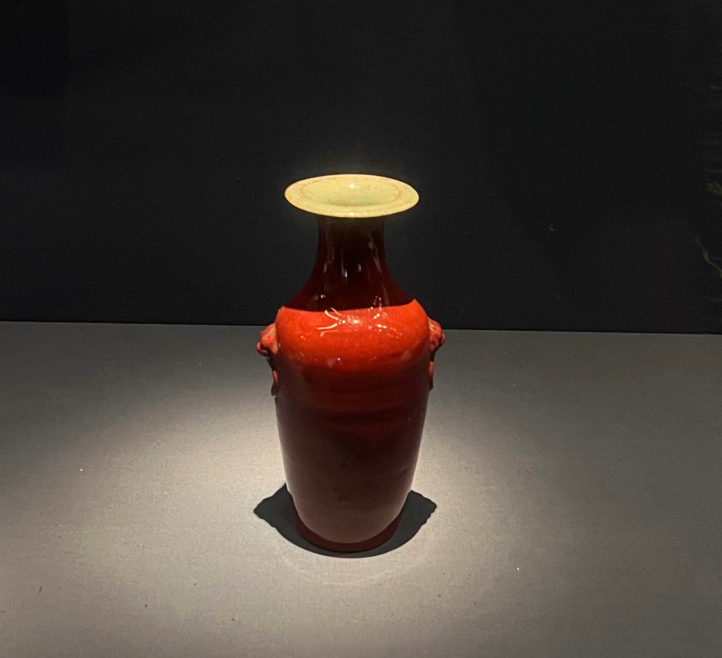 看到红红的瓷器,闷墩儿一下子就被戳中了心巴~  [微风]霁红釉又称鲜红