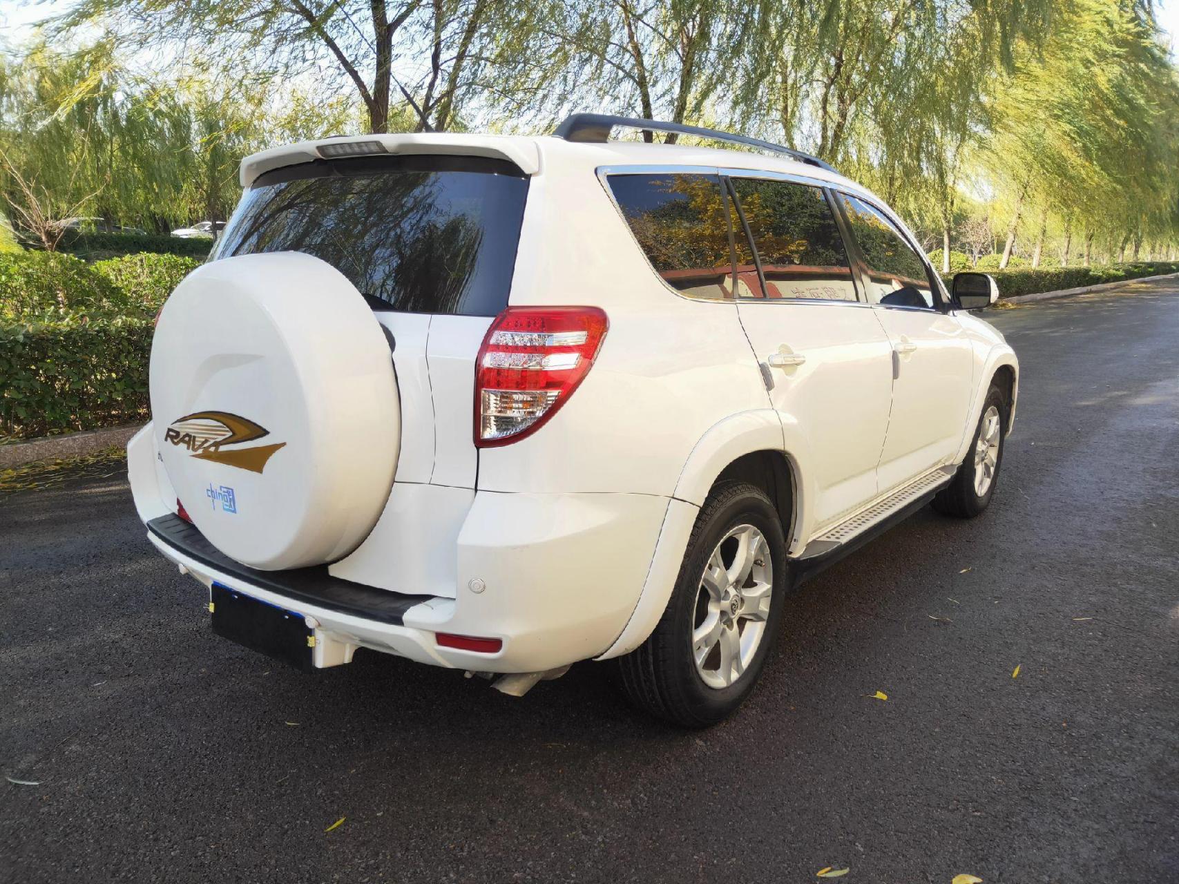 2013年丰田小书包.13年上牌2.