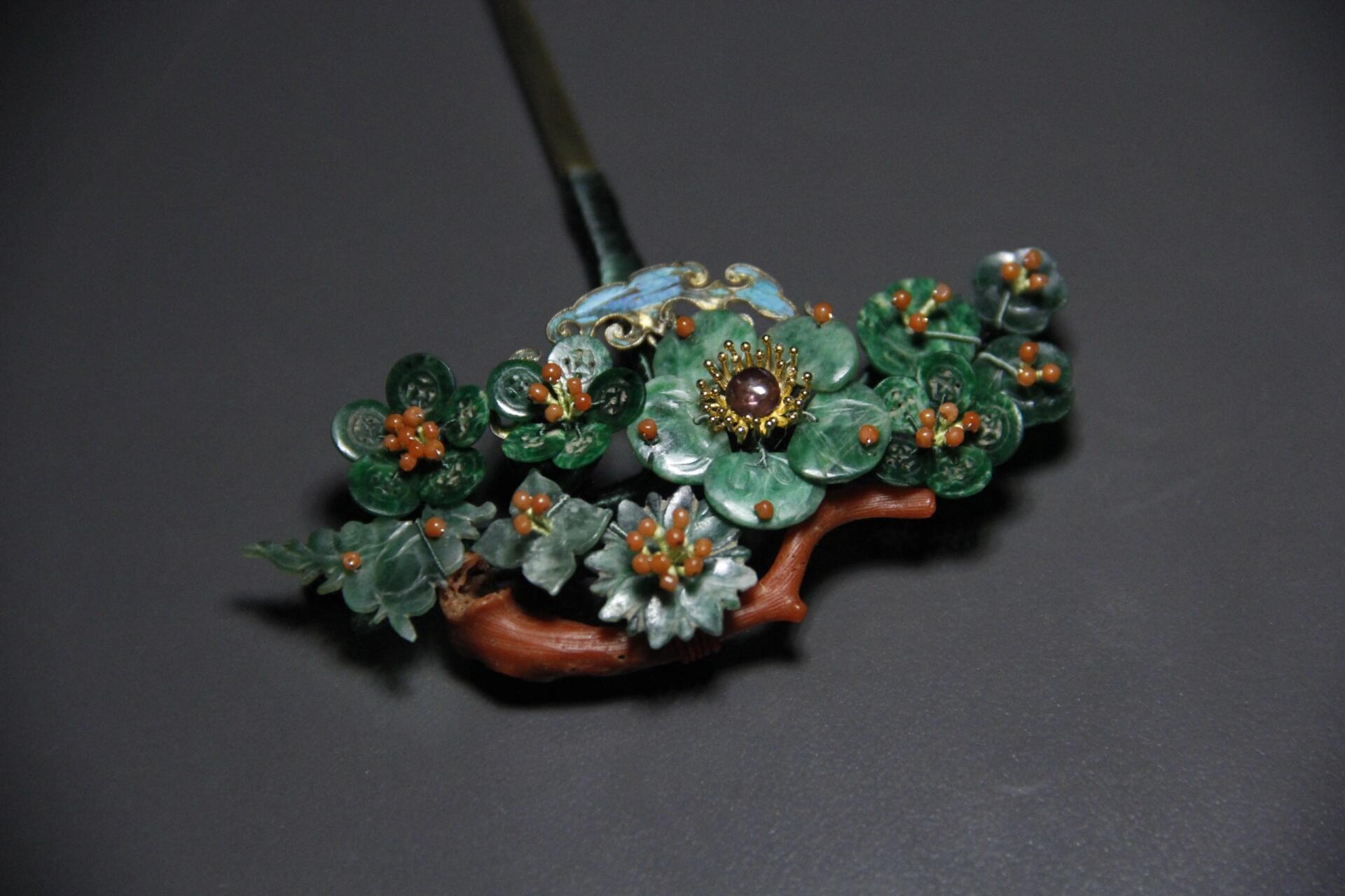 清代老翡翠绿梅多宝簪