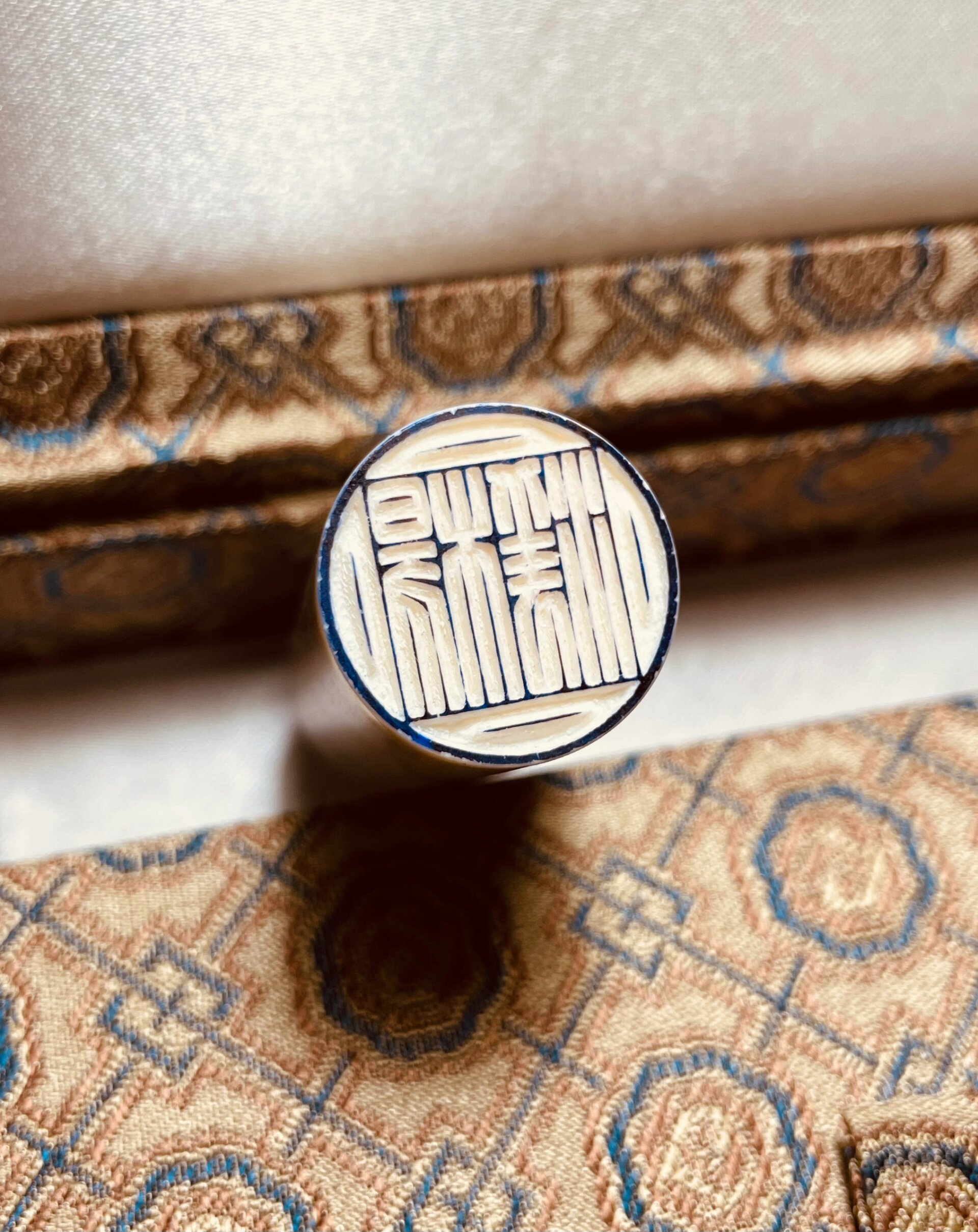 实际我国早在战国,秦,汉时期就已有相当数量的圆形印章.