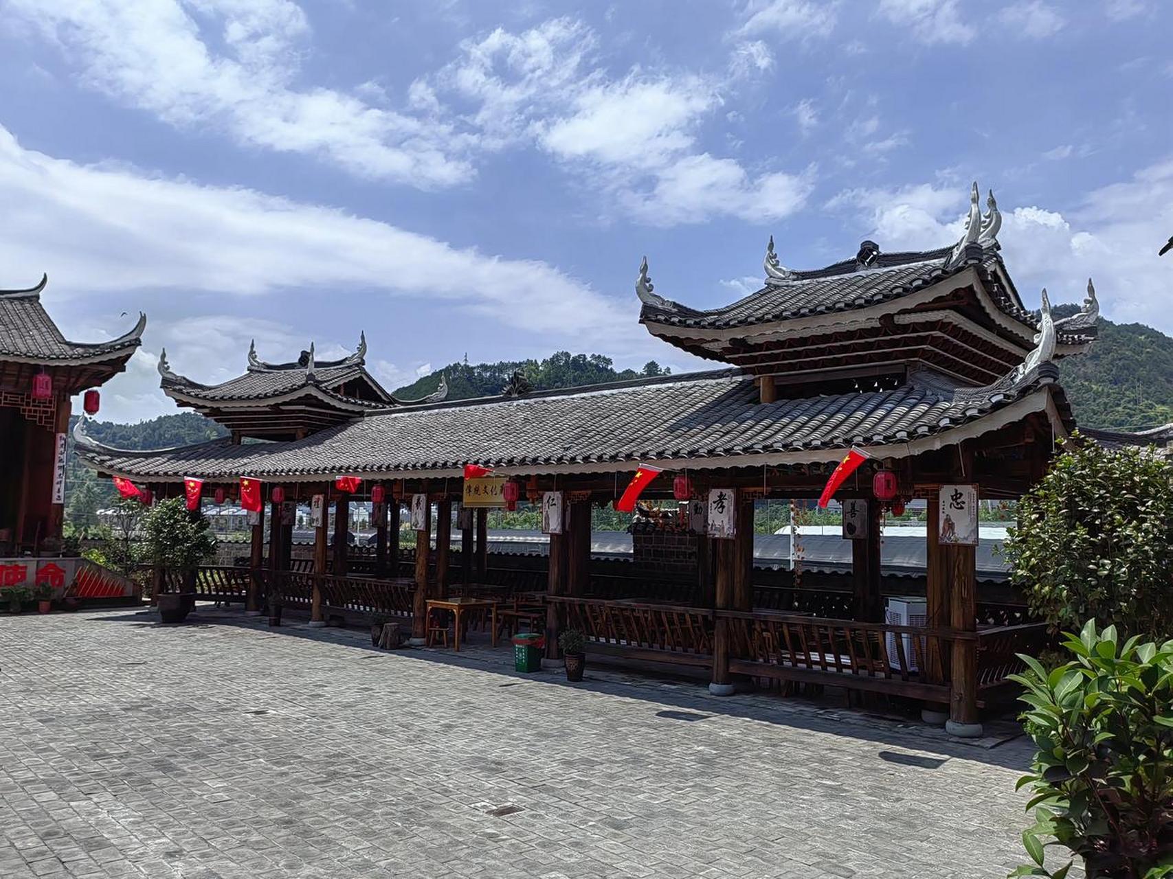 粟裕是开国第一大将,出生于怀化会同县.