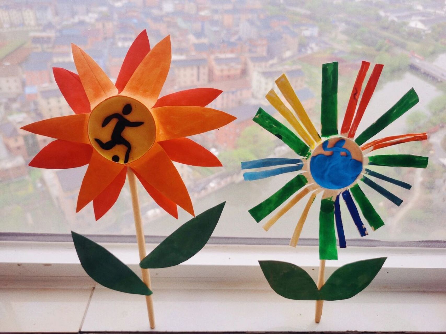 亚运会运动纸杯花亲子手工作业完成 儿子一年级迎亚运运动纸杯花周末