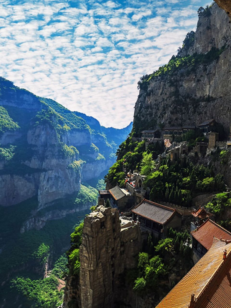 山西晋中绵山:步步有景景景有典 绵山风景名胜区 位于晋中市,跨介休