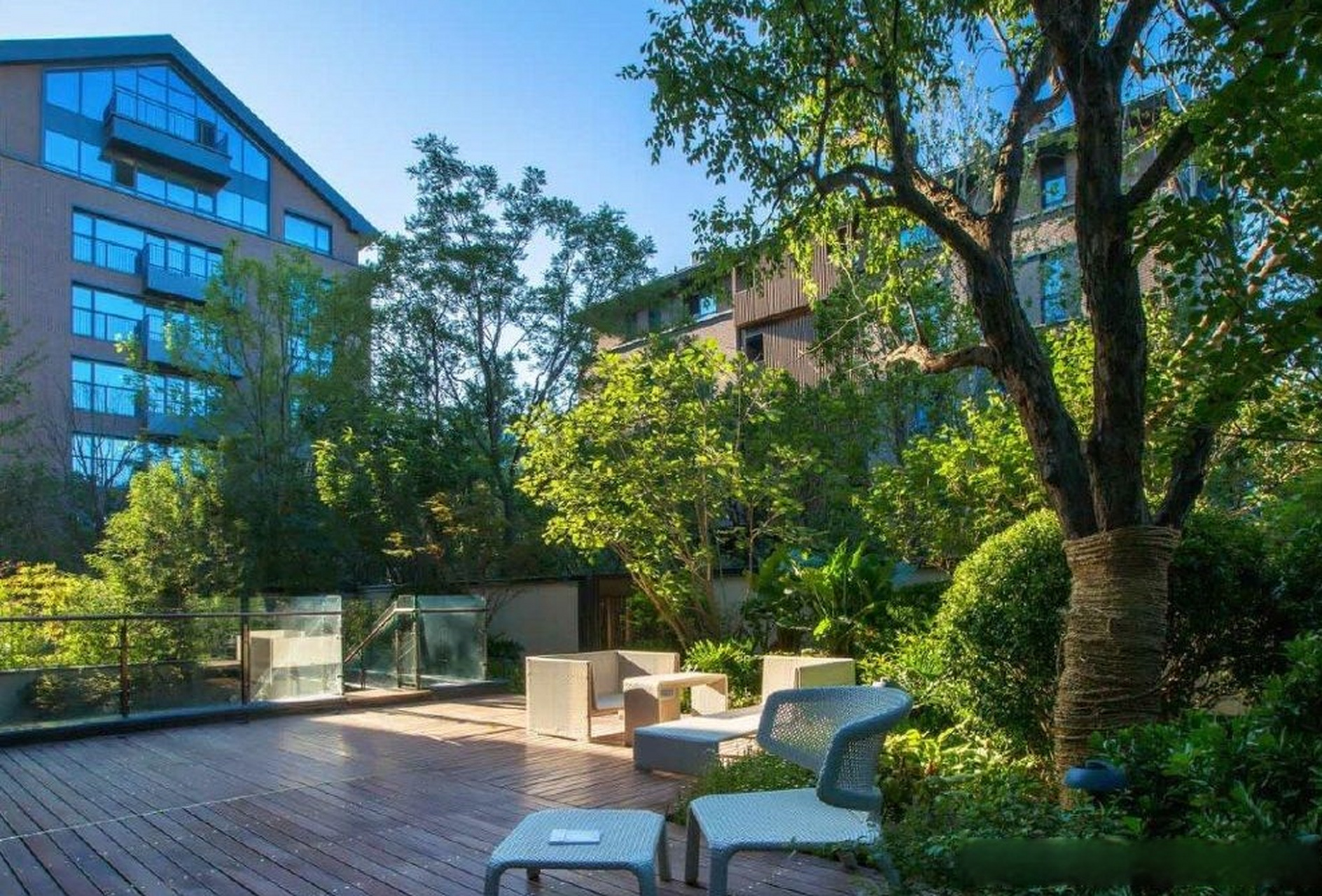 5月7日,京东拍卖网站挂出了海淀知名豪宅"万柳书院"的75套房源.