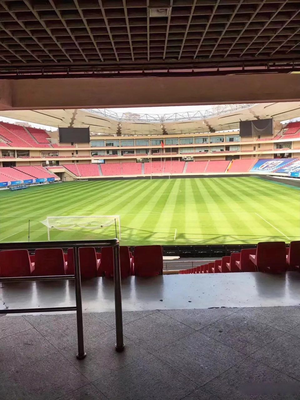 海青说上海 没事的时候喜欢在上海的足球场周边转一下,如今早已没有了