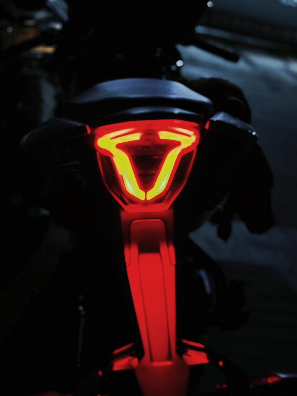 春风的尾灯见一次 心动一万次250sr cfmoto春风动力