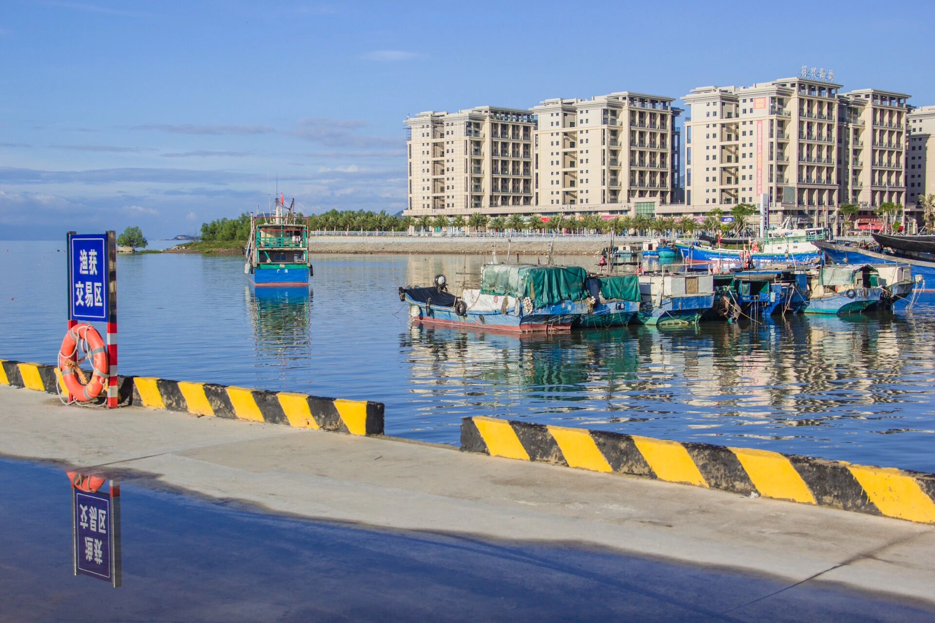 广海镇渔人码头 冒着被打的风险发丐辑相,但今天码头确实系靓.