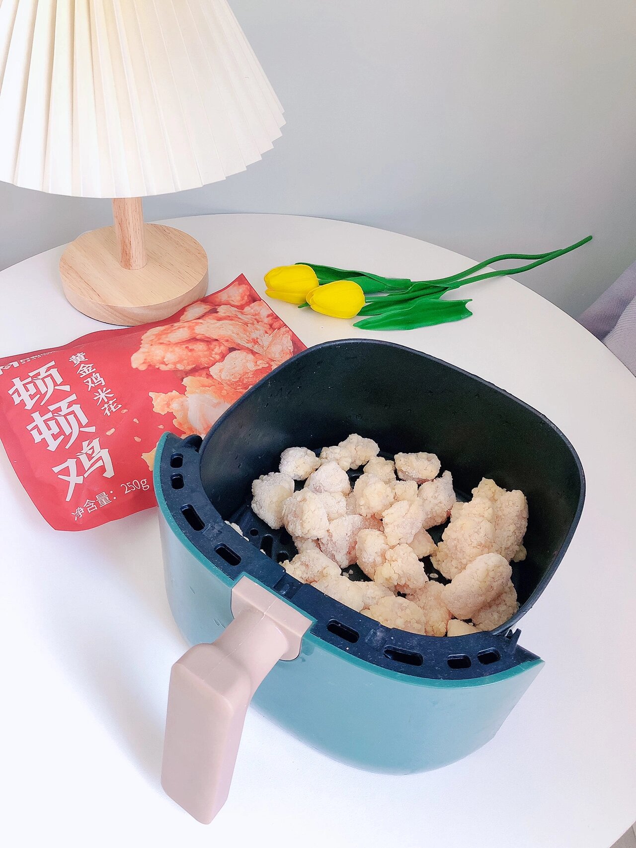 空气炸锅鸡米花|仅需3步,赶超kfc 第一步: 空气炸锅180度预热5分钟