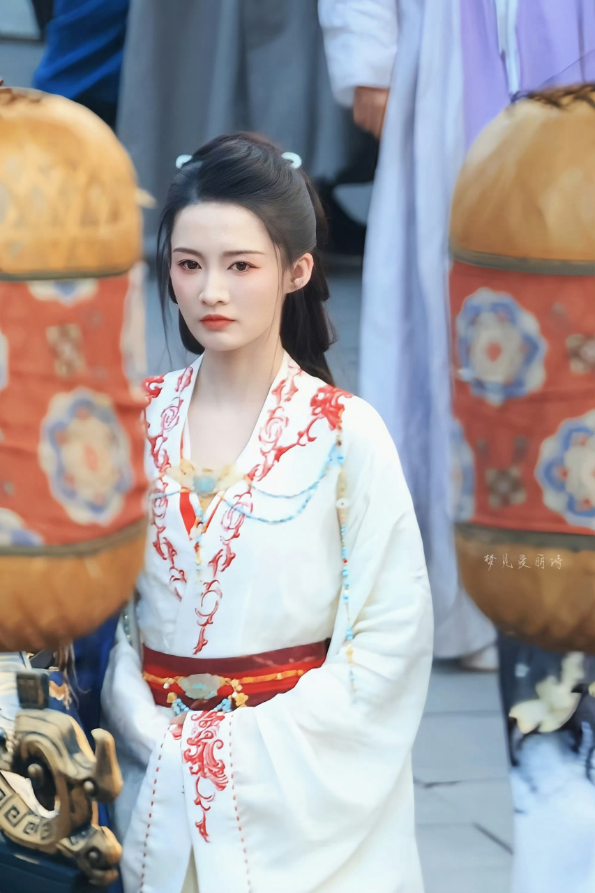 咪咕星鲜事##李沁梦回小公主淳儿#  古装就是李沁 的统治区吧因颦