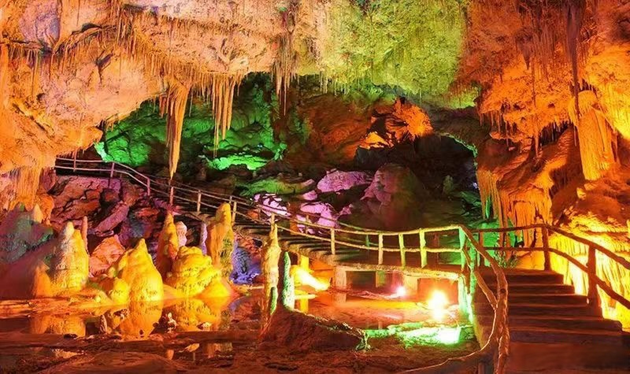 相约美丽陇南携手共赢发展##陇南旅游# 武都万象洞是一个天然溶洞,洞