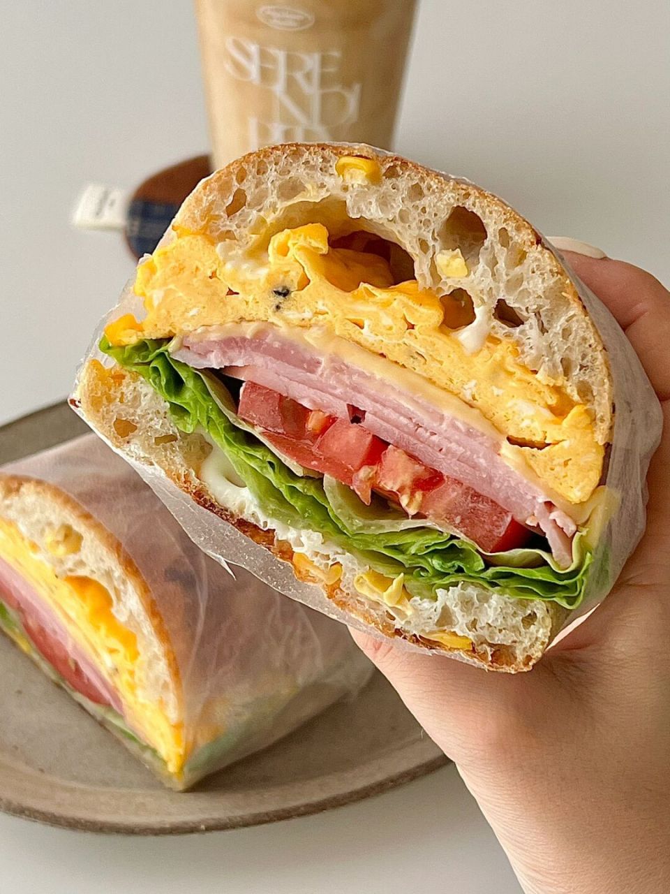 今天早餐吃超厚的恰巴塔三明治[并不简单]什么都来一点堆得高高的98