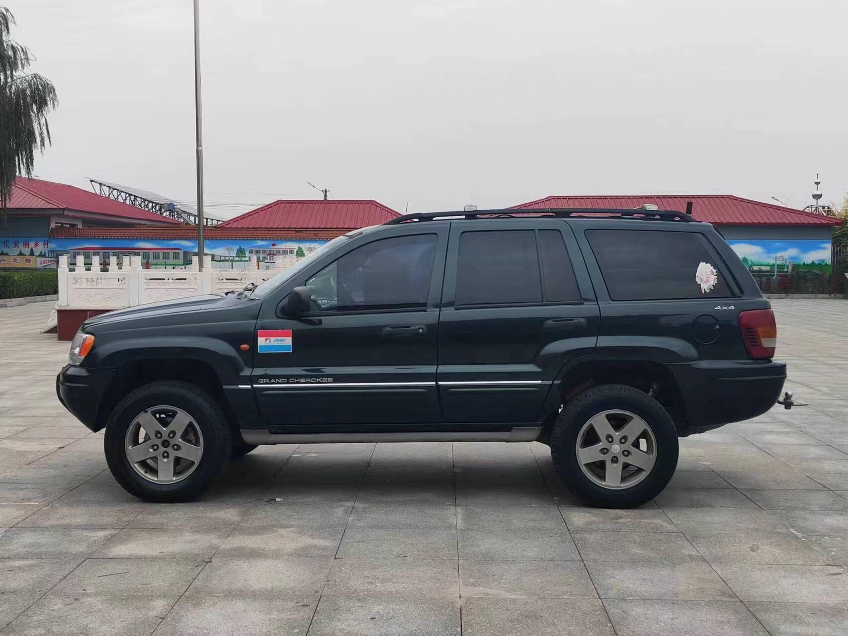 06年12月大切诺基.47v8征途版本双拼座椅,稀有墨绿色.