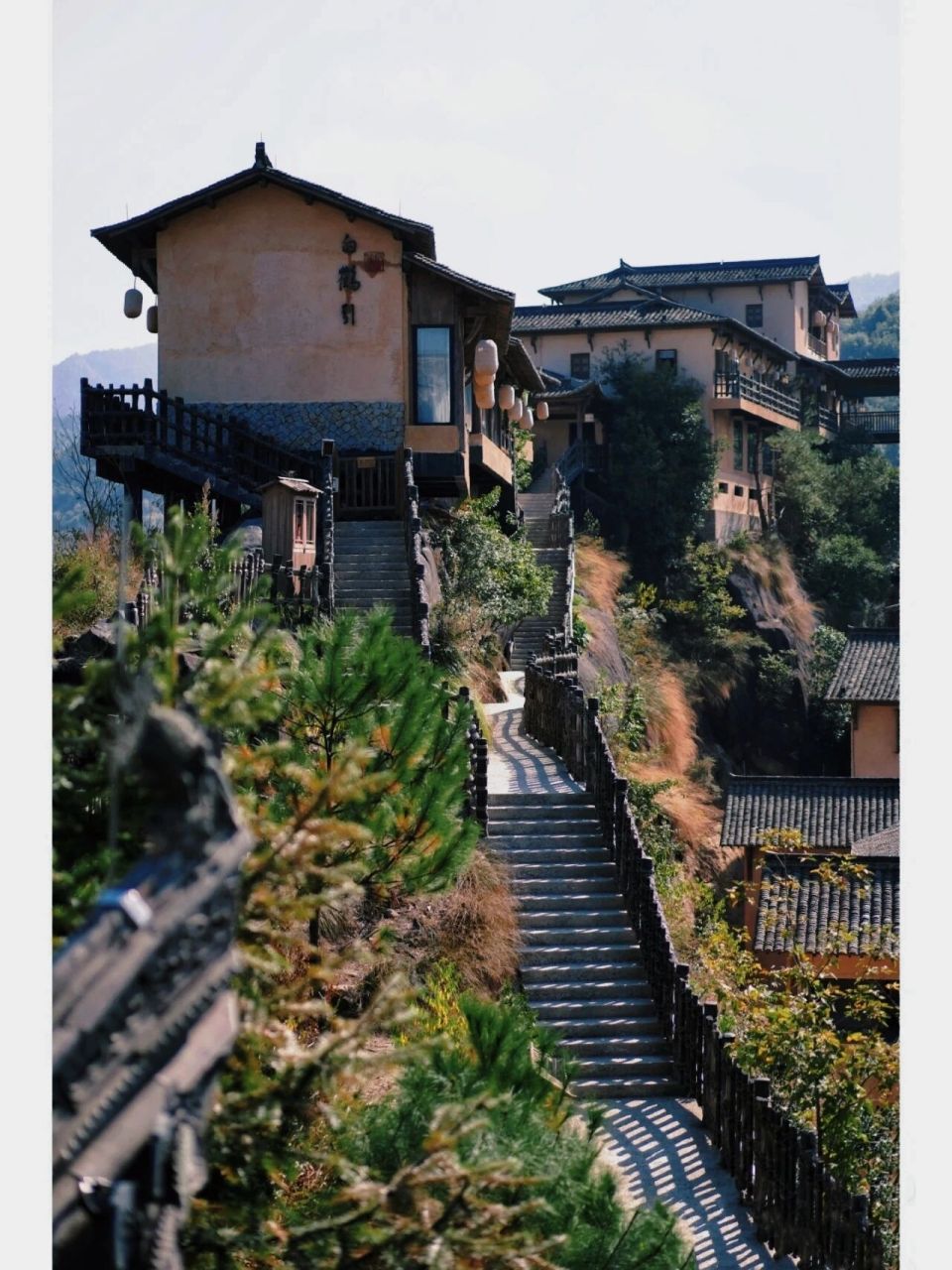 望仙谷|真实世界里的千与千寻 悬崖民宿9200一晚,地点是江西上饶的