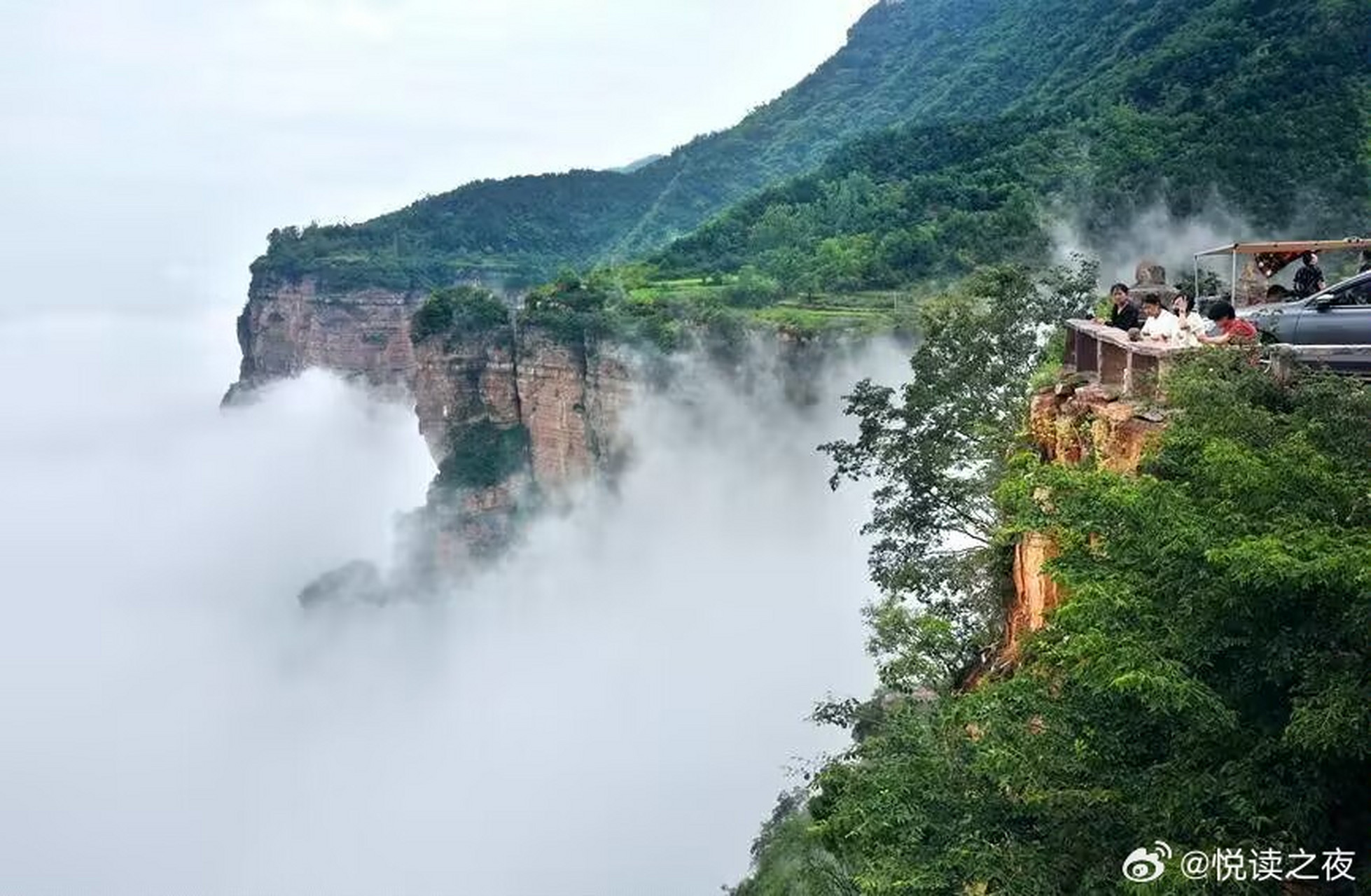 河南林州,一场大雨过后,太行山云雾缭绕,奇峰异岭若隐若现,宛如一幅