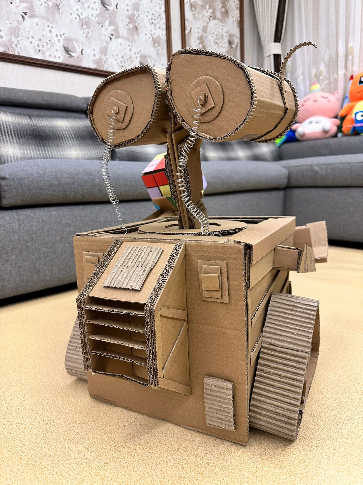 幼儿园环保作业—纸板手工—瓦力机器人06