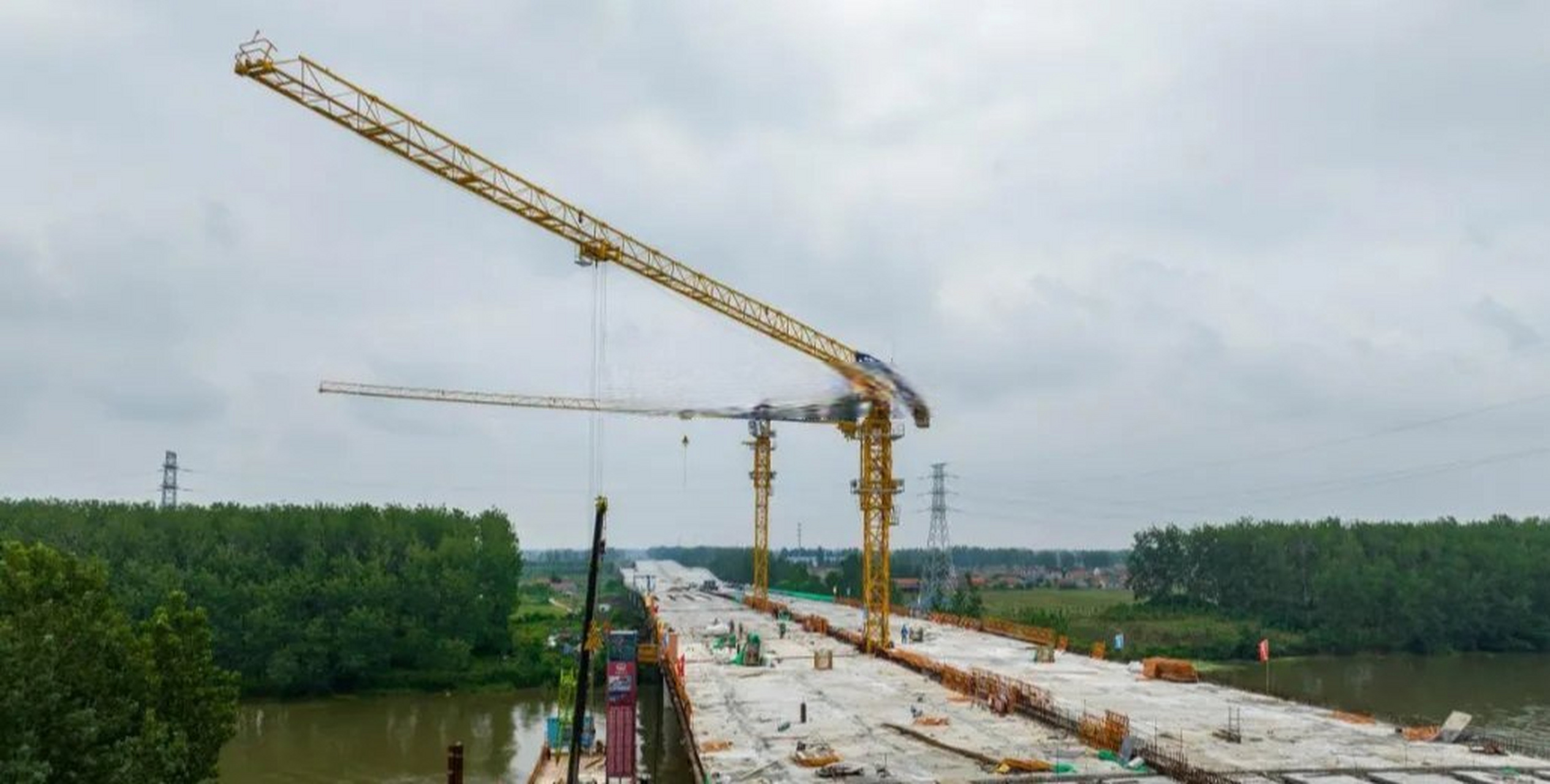 盐阜快速通道是204国道的重要组成部分,也是国家"五纵"运输通道中沿海