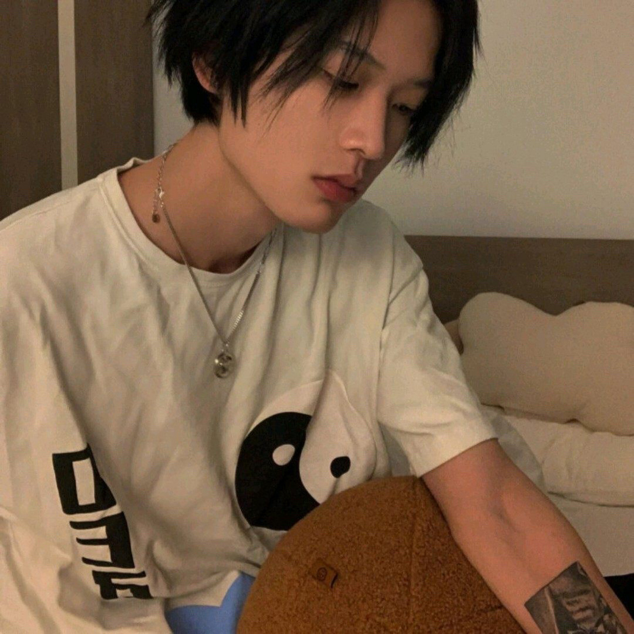 冷淡风简单干净个性小众男生头像 无 水  印  图  微波:    头 像 集