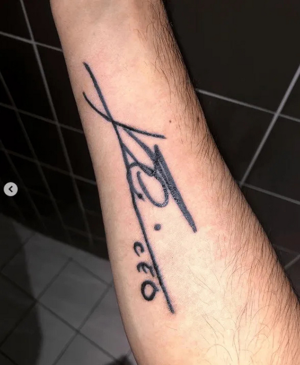 球迷在梅西家外等10小时后获签名   一位名叫胡安-波坎的阿根廷球迷