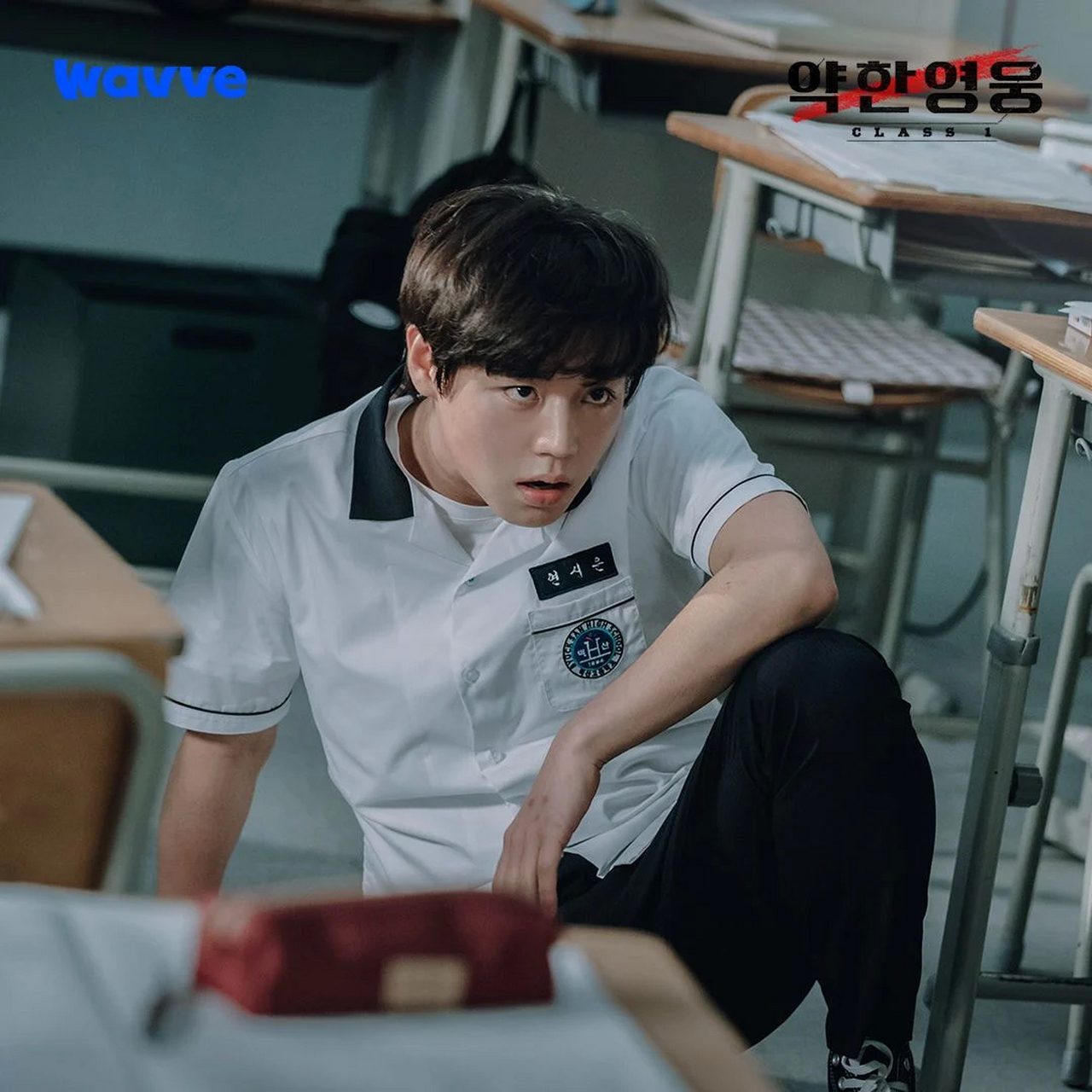 朴志训# wavve新剧#弱小英雄# 剧照  该剧改编