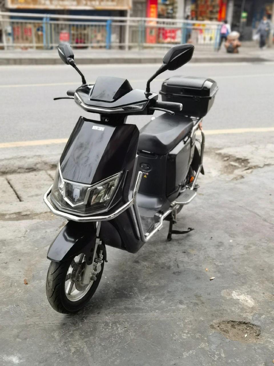 9成新的欧派电动车72伏20安6个大电瓶,配置前后碟刹真空胎大屏显示