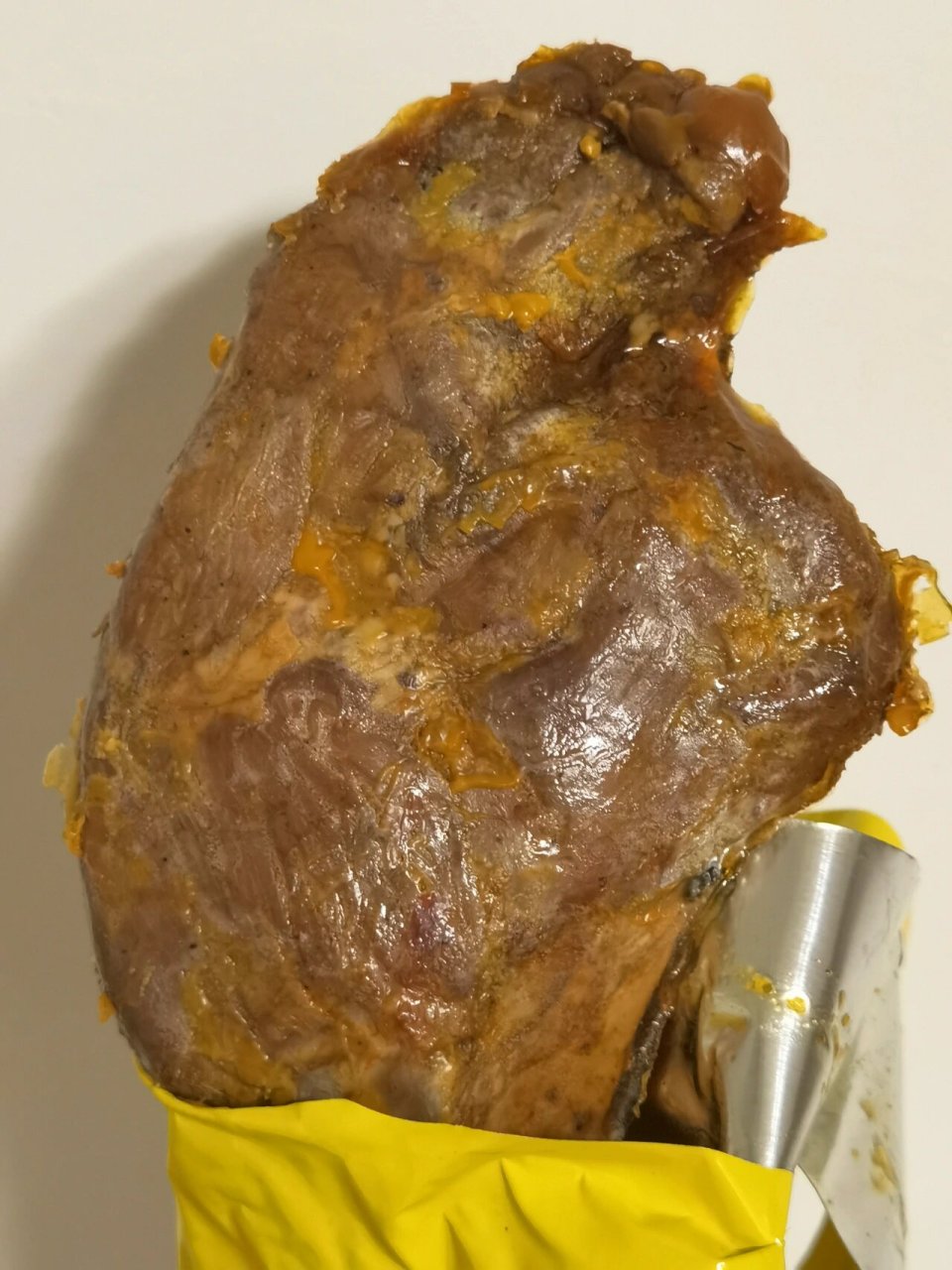 救救我 这周黑鸭的鸭腿是发霉了吗 放了好几天从冰箱拿出来发现这个