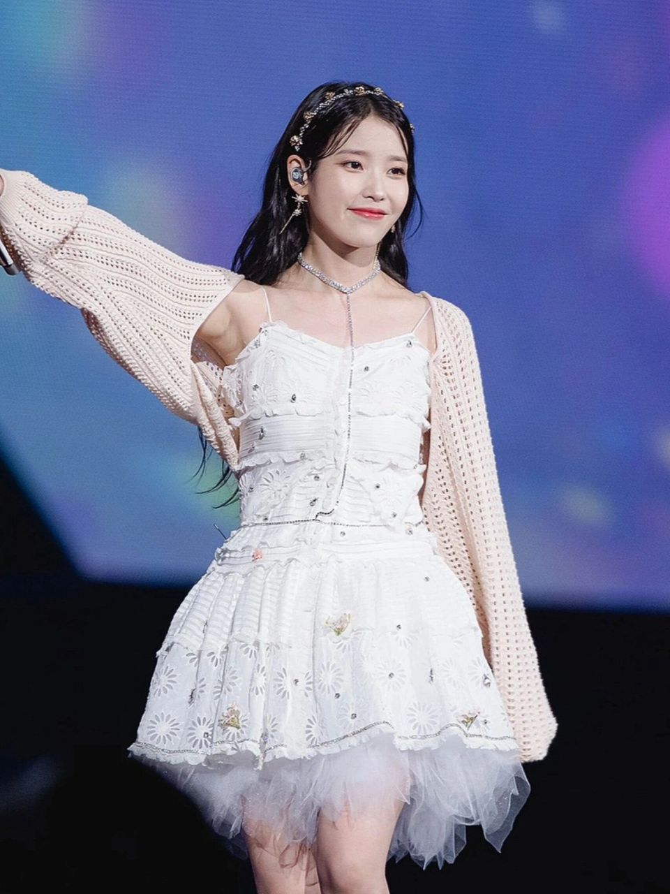 李知恩真的太美了太美了[流泪][流泪] 裙子是cody剪的[捂脸][捂脸] 像