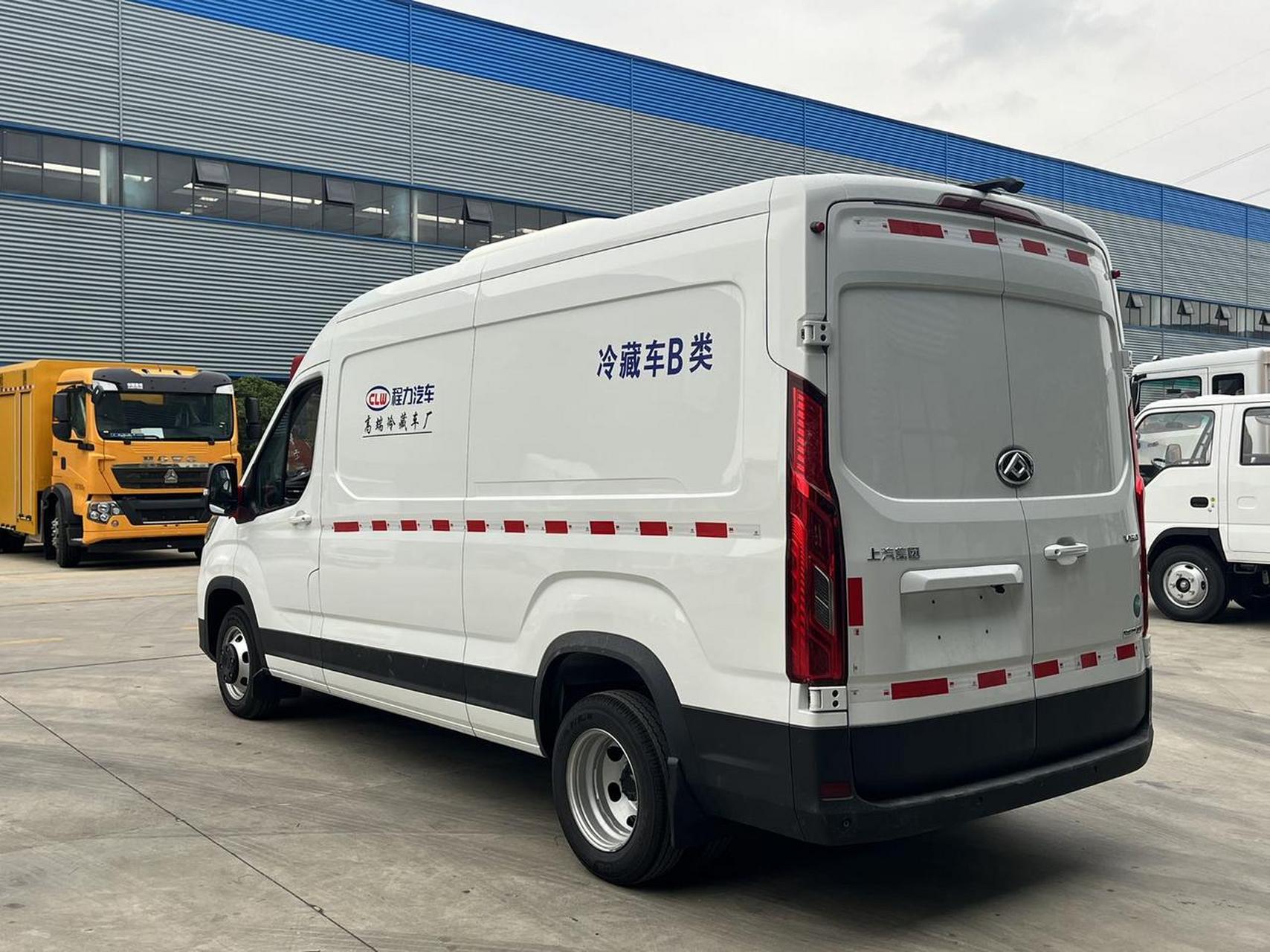 厢体内部尺寸(mm) 2960×1620×1580 底盘配置:大通v90长轴高顶车身