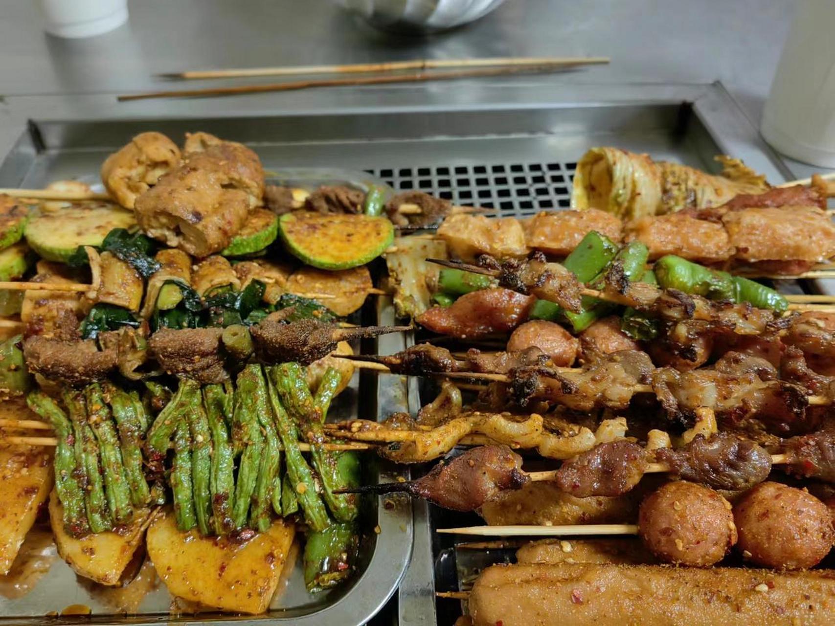 云南烧烤申请出战【昆明烧烤申请出战】听说,最近淄博烧烤火了,不少