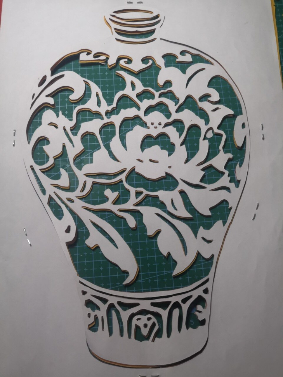 青花瓷瓶刻纸 剪纸刻纸真的太有意思啦!这真的非常考验耐心呐!