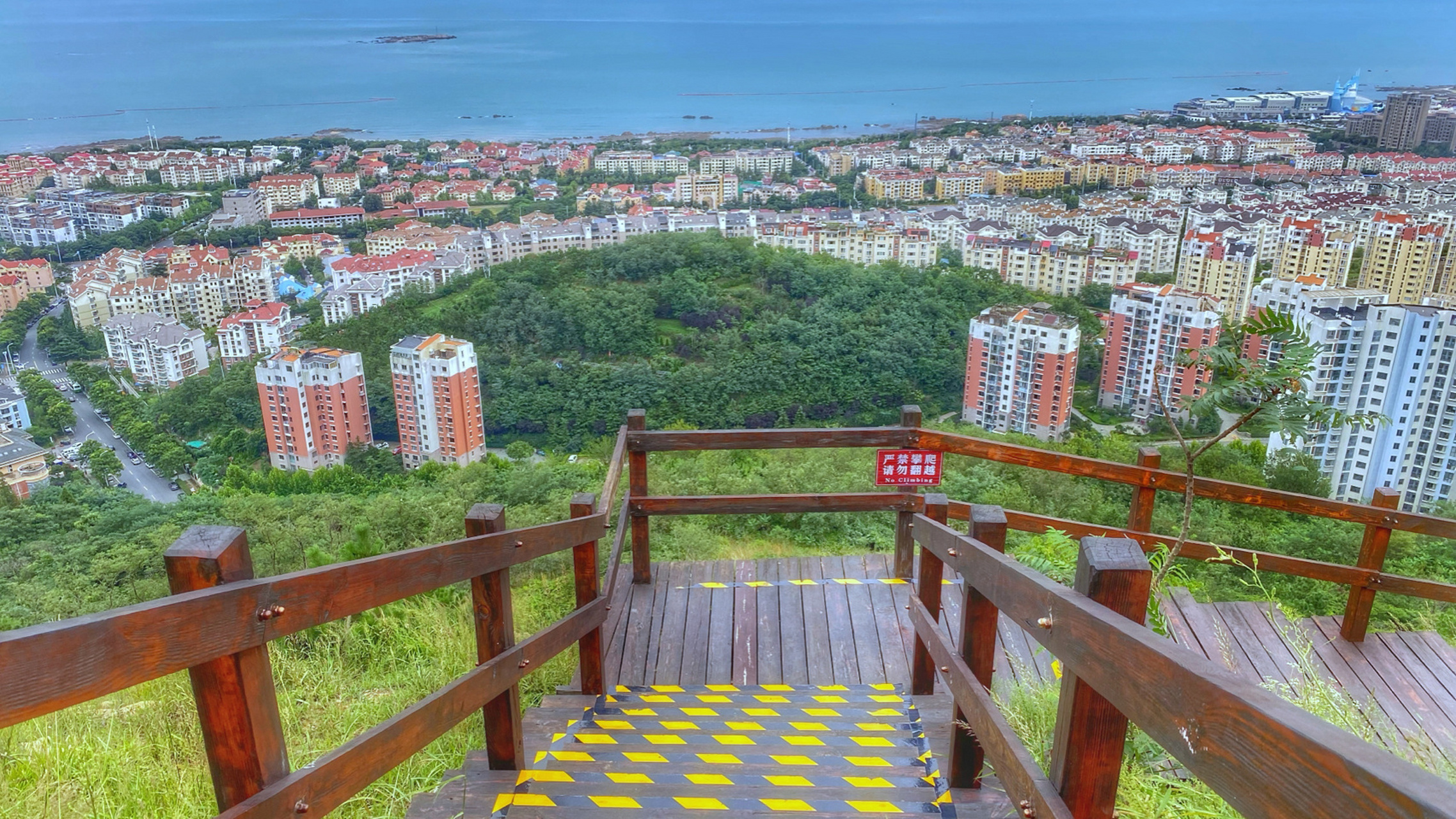 青岛浮山生态公园# 	 9015 先上锦囊,定位青岛浮山生态公园(西门