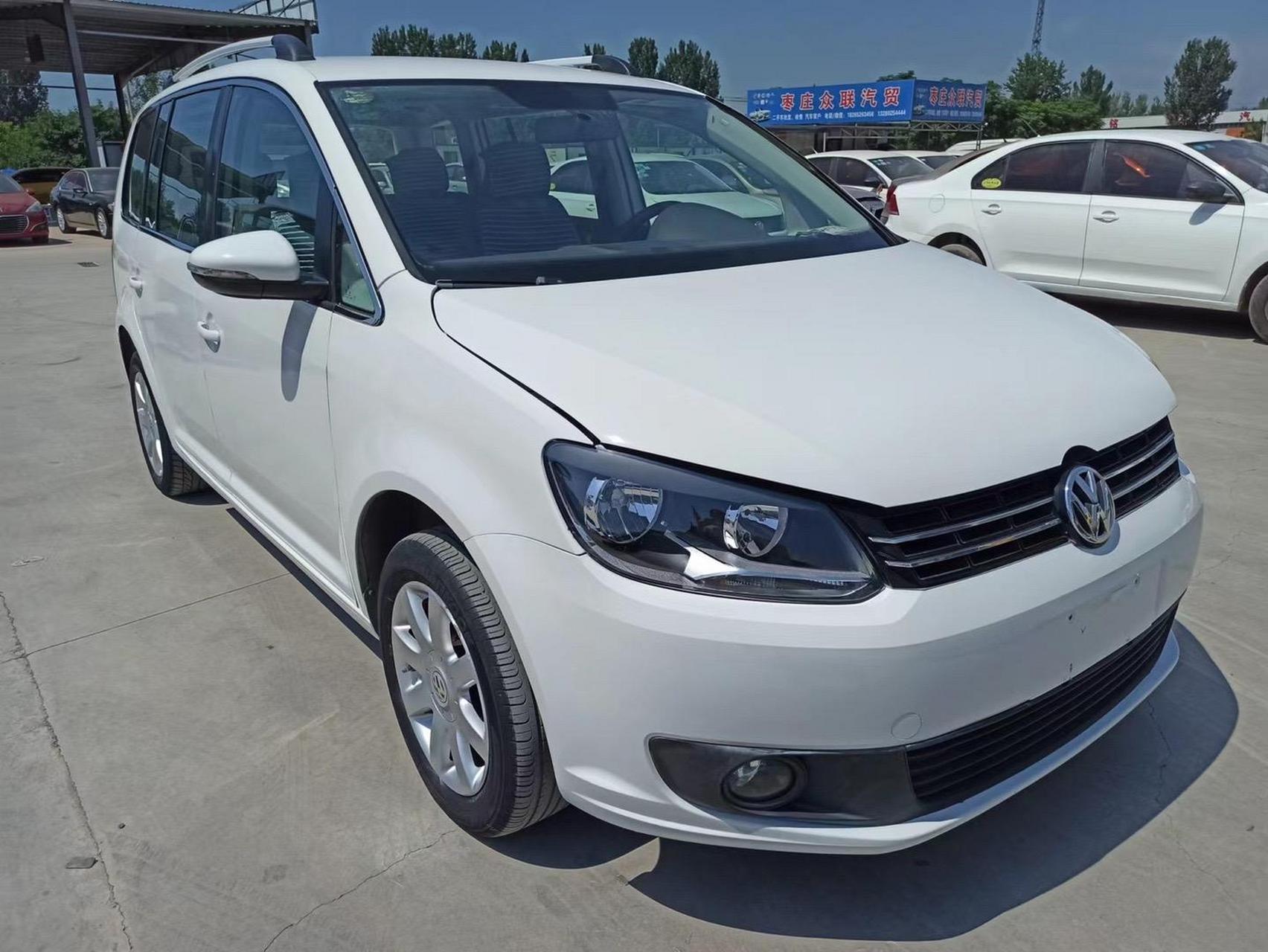 2017年使用的上海大众途安出租车下线小汽车07整备过后的造型.