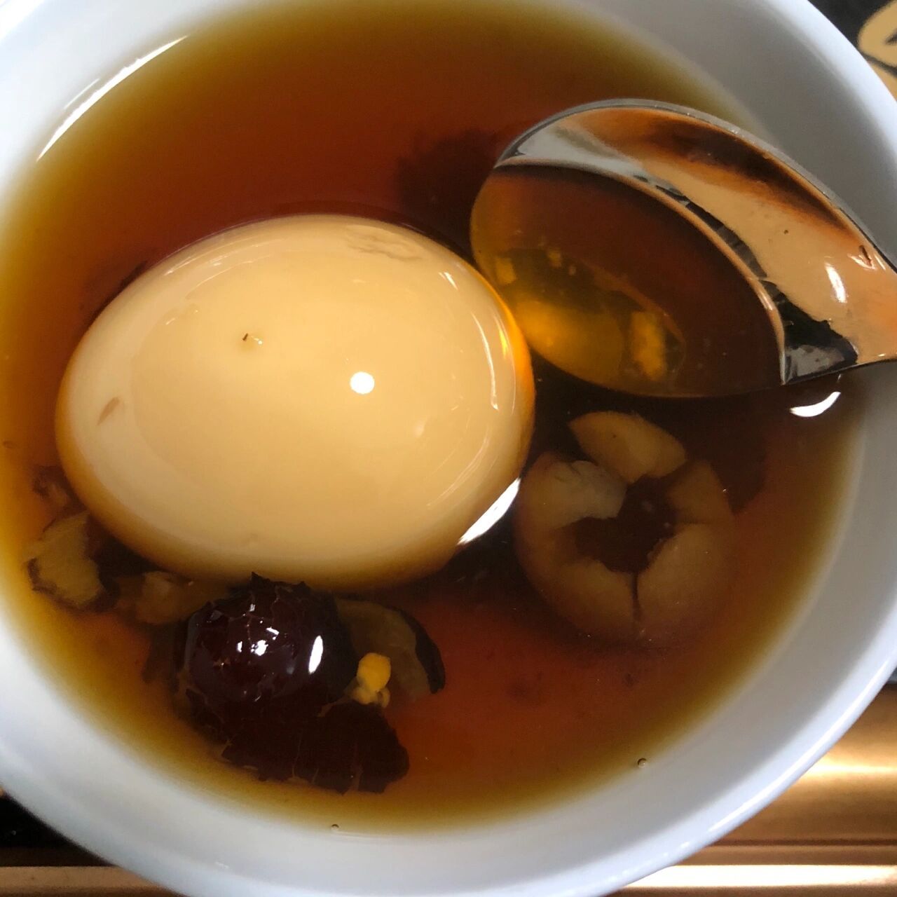 我发现这一款糖水越喝气色越好 桂圆红枣鸡蛋红糖水 准备材料:干桂圆