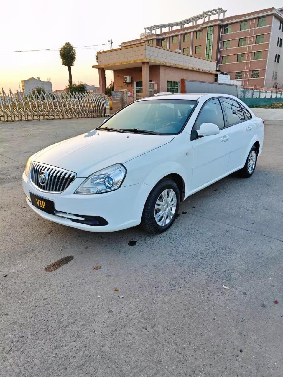 17年精品自动挡别克凯越,全款只要2万多一点.