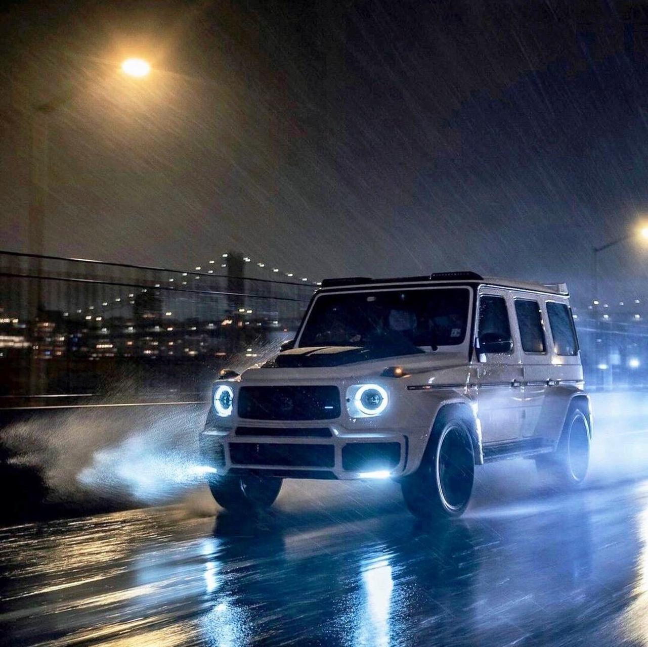 雨夜的奔驰大g.这才是帅气的汽车头像