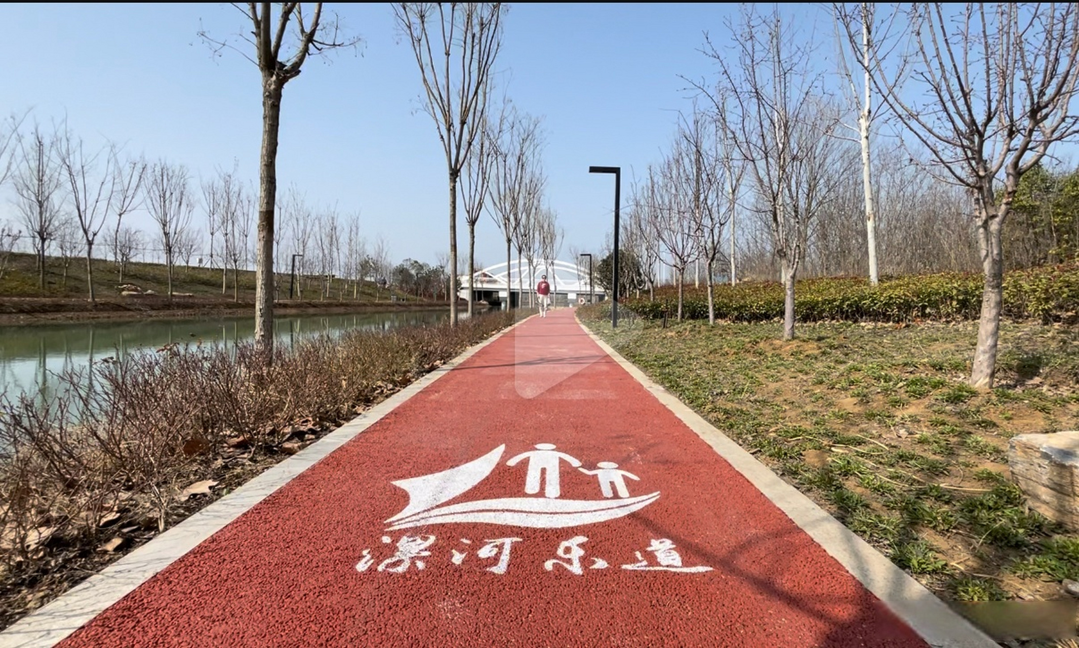 召陵区沙河右岸堤顶路(乐道)建设工程,建设里程17.4公里,路面宽6米.