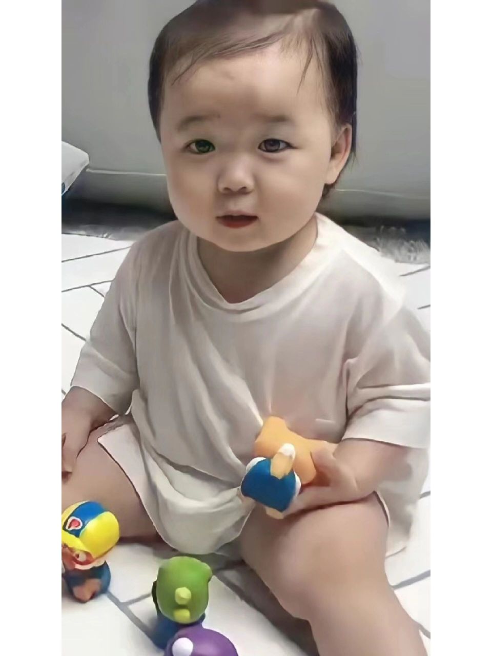 壁纸——白白胖胖的小温～白衬衣(黄河温)