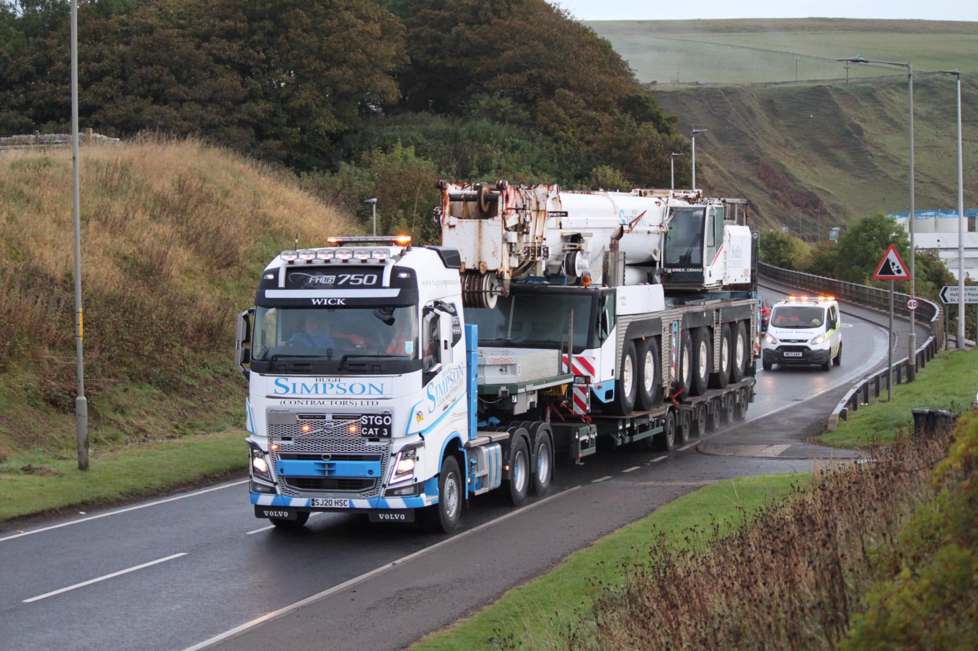 volvo fh4 fh16 750 拉一台terex ac350吊机.